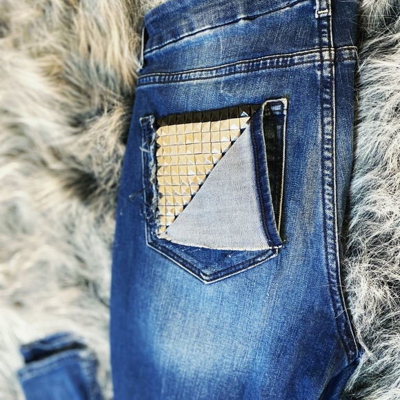 Custom designed blue jeans with rocker studded back pocket - Picture 3 of 5